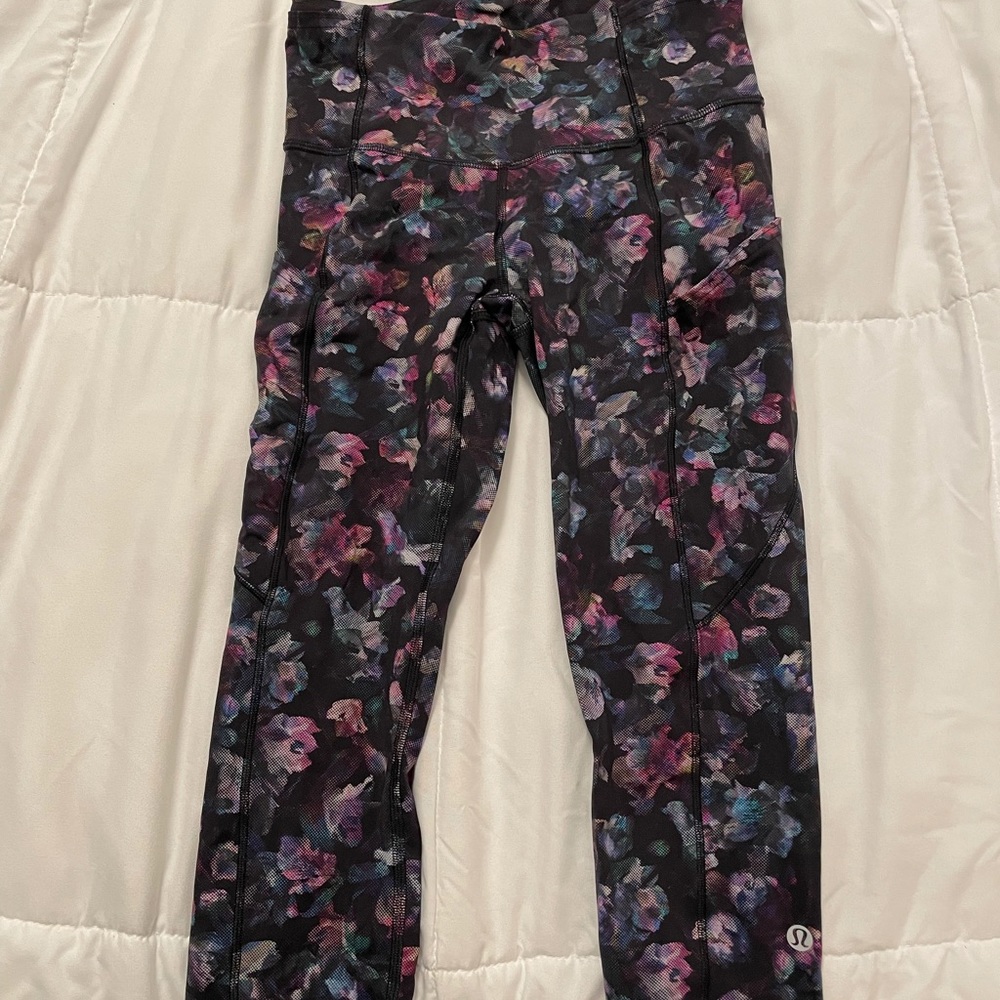Lululemon workout pants. Hits mid calf size 4. Only worn twice